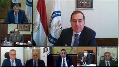 وزير البترول يعتمد نتائج أعمال شركتى