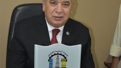 بعد بلوغه قمة العطاء الوظيفي.. محطات في حياة فتحي متولي مدير العلاقات العامة بـ«القاهرة للتكرير»