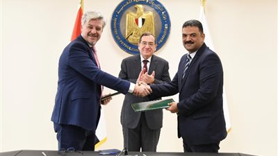 توقيع عقد استغلال خام الذهب بمنطقة أبومروات بين«الثروة المعدنية»و«أتون مايننج»الكندية