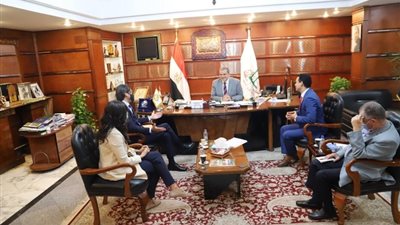 بروتوكول تعاون بين شركة أيوك و«القوي العاملة» لتدريب الشباب