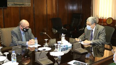 وزير الكهرباء يجتمع مع سفير قبرص بالقاهرة لمتابعة مستجدات مشروع الربط الكهربائى