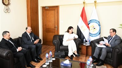 الملا يستقبل رئيسة شركة بى بى البريطانية للغاز وخفض الكربون