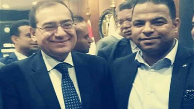 وزير البترول يلتقط عدة صور مع محررى الوزارة عقب انتهاء المؤتمر الصحفى