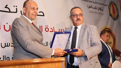 نقابية «تاون جاس» تكرم المهندس ياسر بهنس لجهوده ومواقفه الإنسانية