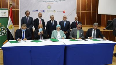 توقيع عقد تمويل ب 4 مليار بين الشركة المصرية لنقل الكهرباء والبنك الأهلى وعدة بنوك