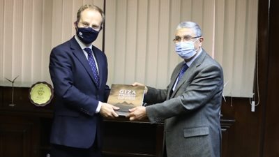 وزير الكهرباء يستقبل السفير البريطانى الجديد بالقاهرة والوفد المرافق له