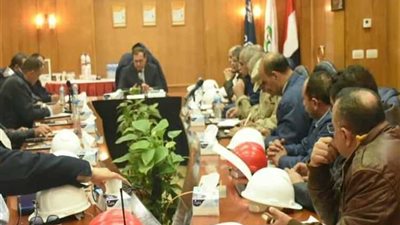 الملا يتفقد شركة الإسكندرية للبترول ويجتمع بقيادات المنطقة الجغرافية