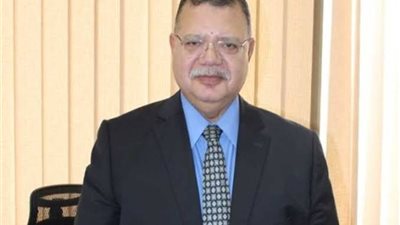 حمدي عبدالعزيز : لا صحة لإلغاء بنزين 80