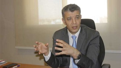 المحاسب هشام الجمل، مدير عام العلاقات العامة والاتصالات بـ«انفينتي سولار»: الرئيس السيسي وجه بالتوسع في إنتاج الكهرباء من المصادر المتجددة.. و«بنبان» مشروع عملاق