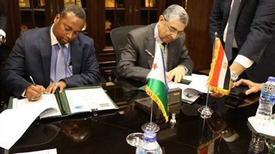 صور| شاكر يوقع مذكرة تفاهم مع وزارة الطاقة بجيبوتى في مجالات الكهرباء والطاقة المتجددة.