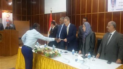 صور| «الكهرباء» تحتفل بتخريج 56 متدرباً من دول حوض النيل والقرن الأفريقى