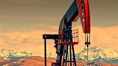 النفط يهبط 5% مسجلا أدنى مستوى في أكثر من عام