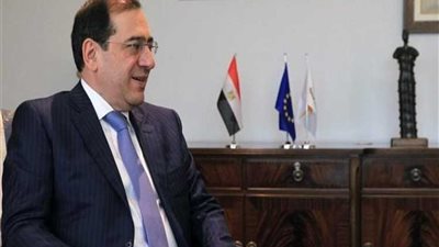 اليوم.. وزير البترول يتفقد حريق بئر أم عسل بجنوب سيناء