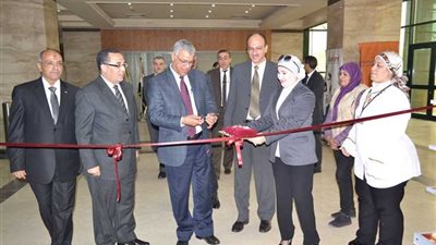 رئيس «جنوب الوادي» يفتتح معرض الأهرام للكتاب والسلع المعمرة