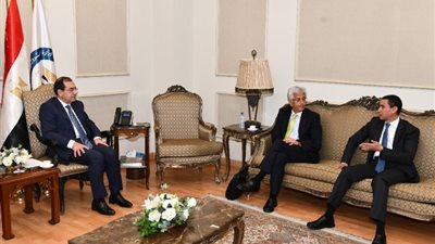 وزير البترول يلتقي وفدين من البنك الدولى