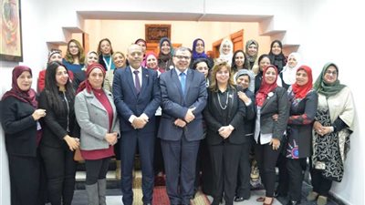 بالصور.. وزير القوي العاملة يلتقي بجبران وأمينات المرأة بقطاع البترول