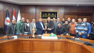 بالصور.. رئيس «أنربك» يكرم أبطال السلة والخماسي ومسئولي النشاط الرياضي بالشركة