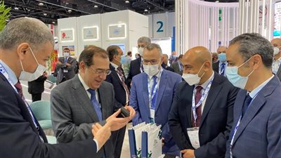 وزير البترول يتفقد الجناح المصرى بمعرض اديبك في ابوظبى