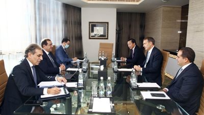 الملا يبحث مع رئيس شركة بى بى دعم وتعزيز التعاون المشرك في صناعة البترول والغاز