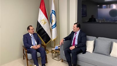 الملا يلتقي أمين عام منتدى الطاقة الدولي ووزير الصناعة الإماراتي
