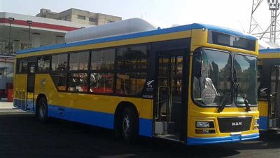 صور.. بدء تشغيل 4 اتوبيسات جديدة تعمل بالغاز صناعة مصرية