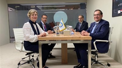 الرئيس التنفيذي للعمليات بـ«وينترشال ديا»  تناقش مع وزير البترول دور مصر كمركز إقليمي للطاقة