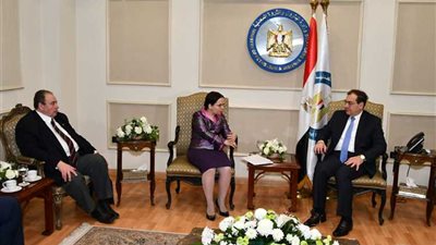 وزير البترول يستقبل نائب وزير الشئون الخارجية والسفير الرومانى بالقاهرة