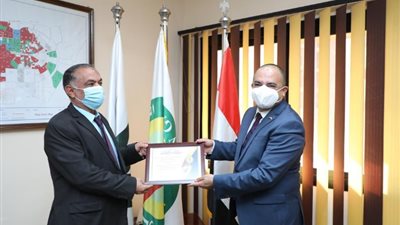 «تاون جاس» تكرم العاملين لبلوغهم قمة العطاء الوظيفي