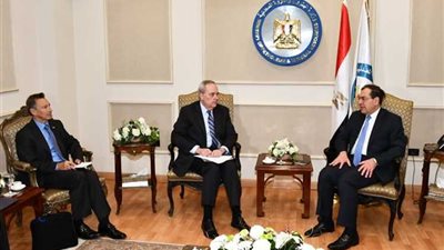 وزير البترول يبحث مع القائم بأعمال السفير الأمريكى بالقاهرة التعاون بين البلدين