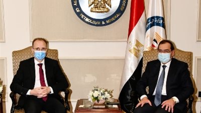 وزير البترول يلتقى سفير بلغاريا بالقاهرة لبحث التعاون