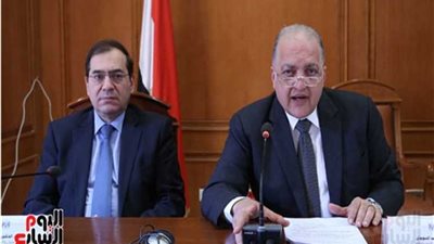 رئيس «طاقة البرلمان» يشيد بحرص «المُلا» على تصعيد المرأة.. ويتمني رئاستها لشركات البترول
