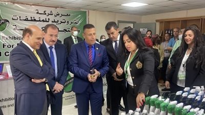 وهدان ومبروك يفتتحان معرضًا لمنتجات «بتروتريد» بمقر شركة أموك بالإسكندرية