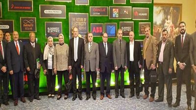 «عالم الطاقة» تلتقط صورة مجمعة لقيادات «الكهرباء» المشاركين بمؤتمر  السيجريه