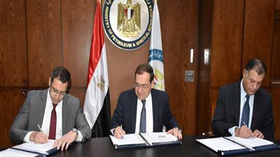 صور| توقيع اتفاقية جديدة للبحث عن البترول والغاز بخليج السويس بين هيئة البترول و«ديا» الألمانية