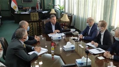 وزير قطاع الأعمال يبحث مع 