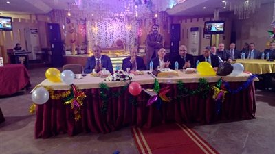 «فوده»وقيادات«جنوب القاهرة»للكهرباء يحتفلون ببلوغ «قنطوش»سن المعاش