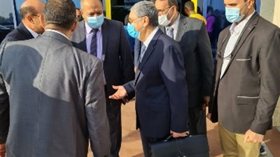 خاص..وزير الكهرباء يصل مطار أسوان..ويزور شركة مصر العليا لتوزيع الكهرباء
