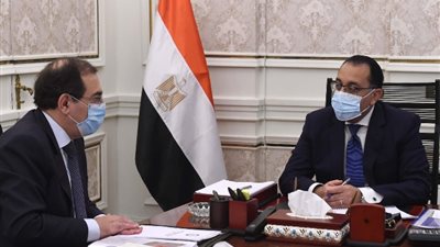رئيس الوزراء يلتقي وزير البترول لاستعراض مشروعات القطاع ونتائج زيارته إلى الولايات المتحدة الأمريكية