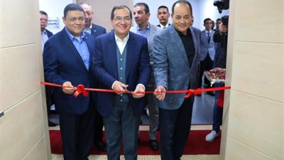 الملا يتفقد توسعات محطة ضواغط غاز دهشور ومركز التحكم التبادلى الجديد