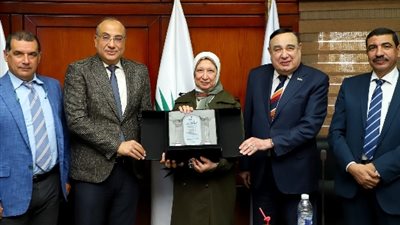 «غازتك» تكرم إيمان عزمي عضو مجلس إدارة الشركة لبلوغها قمة العطاء الوظيفى