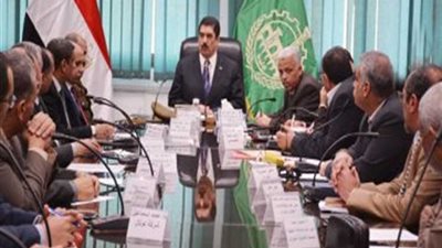 محافظ القليوبية يبحث مع شركات البترول تطوير طرق مسطرد بـ90 مليون جنيه