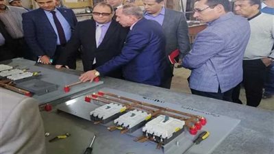 صور| استكمالا لجولاته المكوكية.. «عسران» يزور «القناة للكهرباء».. ويشيد بمعدلات الأداء