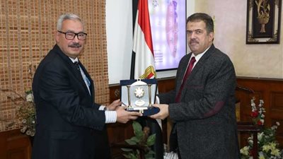 «مشروعات اراضى وزارة الداخلية» يكرم رئيس «جنوب القاهرة للكهرباء» وعدد من القيادات والعاملين