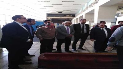 على هامش زيارته لأسوان..عسران يتفقد محطة كهرباء السد العالى