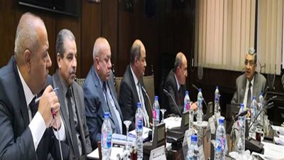 اجتماع موسع لوزير الكهرباء مع رؤساء شركات التوزيع