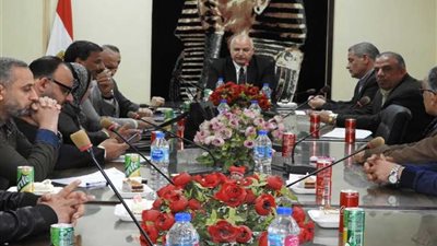 رئيس جنوب الدلتا للكهرباء يكرم فريق اللجنة الرياضية وفريق رفع الأثقال بالشركة