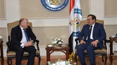 وزير البترول يبحث الاستفادة من خبرة الشركات الاسترالية فى التعدين