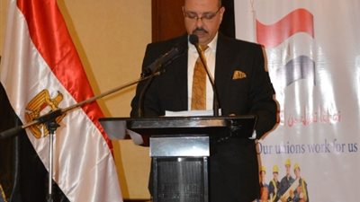 ٣٠٠ دولار منحة دراسية سنوية لكل طفل من أبناء العامل المتوفى