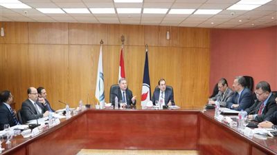 وزيرا البترول وقطاع الأعمال يناقشا تطورات العمل بالشركة المصرية لتسويق الفوسفات والأسمدة الفوسفاتية