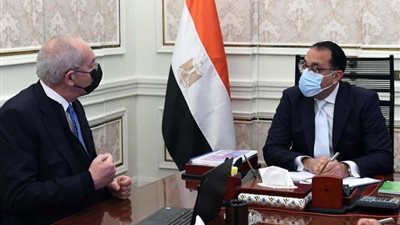 رئيس الوزراء يستعرض العروض المقدمة لإقامة مشروعات الهيدروجين الأخضر بالمنطقة الاقتصادية لقناة السويس